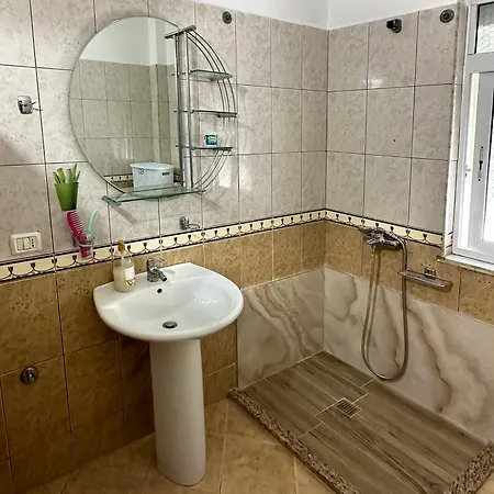 Ar - Spacious Cozy Vlore